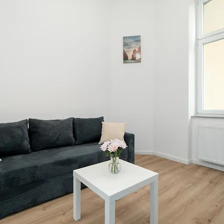 Modern Very Berry In By Renters Apartamento Poznań
