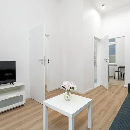 Modern Very Berry In By Renters Apartment Poznan