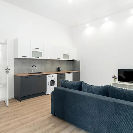 Apartamento Modern Very Berry In By Renters
