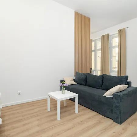 Modern Very Berry In By Renters Apartamento