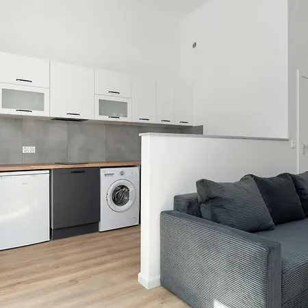 Apartamento Modern Very Berry In By Renters *