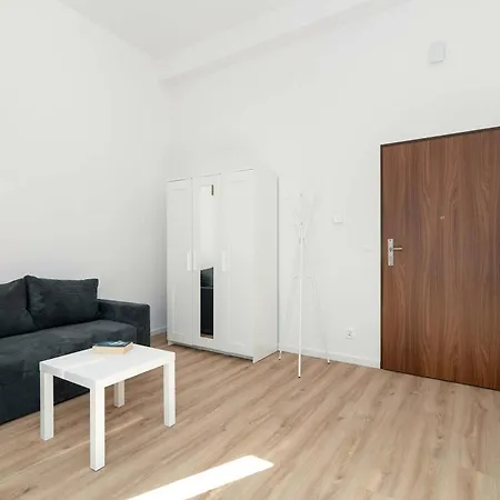 Apartamento Modern Very Berry In By Renters