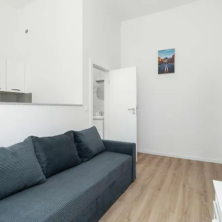 Apartamento Modern Very Berry In By Renters *