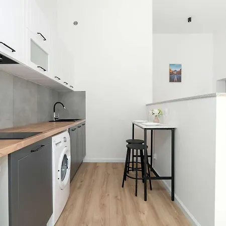Modern Very Berry In By Renters Poznań
