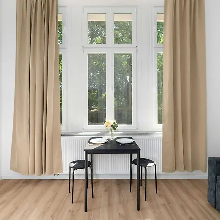 Apartamento Modern Very Berry In By Renters *