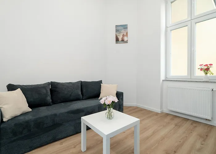 Modern Very Berry In By Renters Apartment Poznan