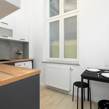 Modern Very Berry In By Renters פוזנן