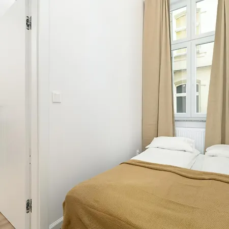 Modern Very Berry In By Renters * פוזנן