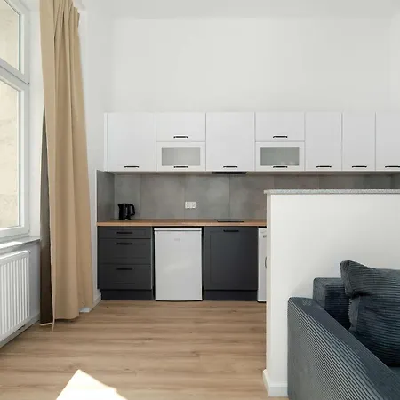 Modern Very Berry In By Renters * פוזנן