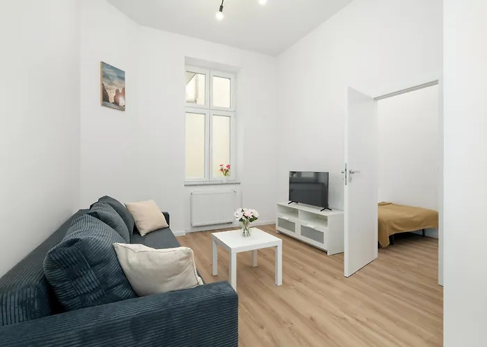 Modern Very Berry In By Renters דירה *