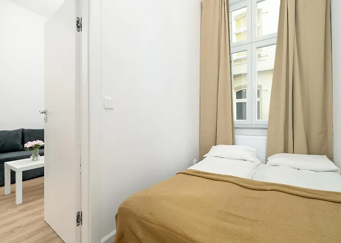 Modern Very Berry In By Renters * פוזנן