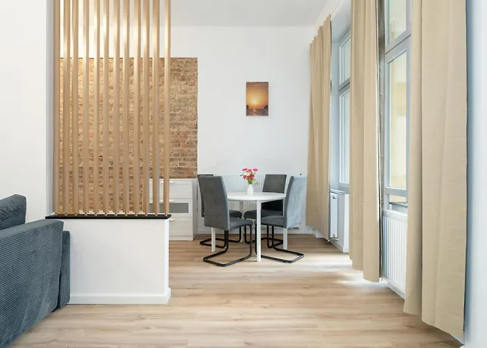 דירה Modern Very Berry In By Renters