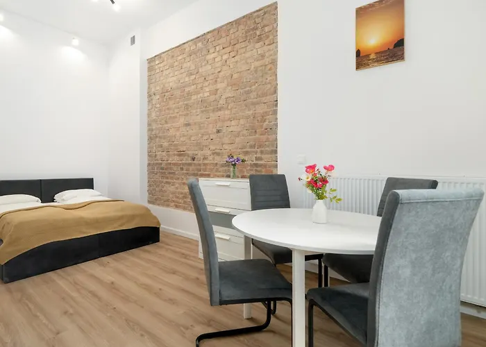 Modern Very Berry In By Renters * פוזנן