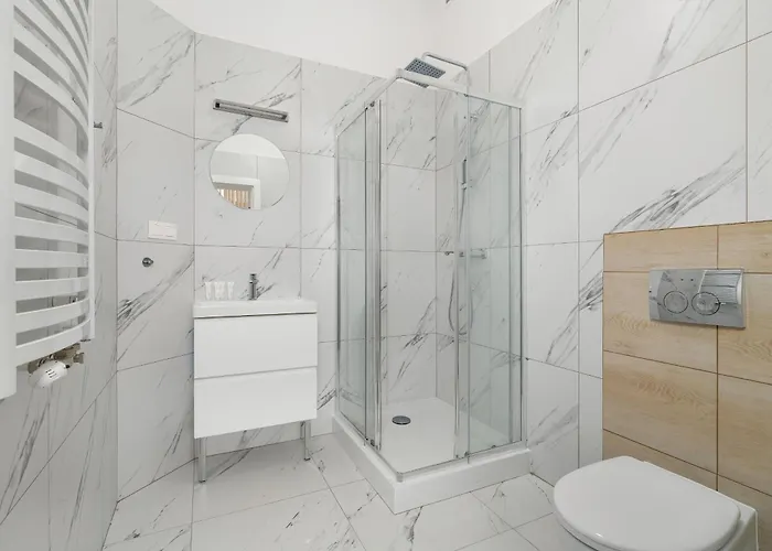 Modern Very Berry In By Renters פוזנן