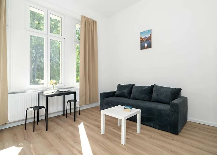 דירה Modern Very Berry In By Renters