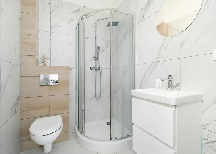 Modern Very Berry In By Renters דירה פוזנן